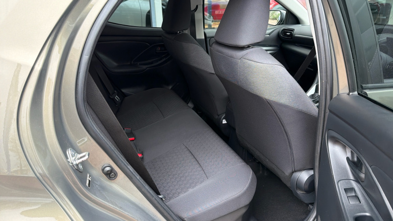 Toyota Yaris 1.5 Hybrid Design 5dr CVT Hybrid Hatchback